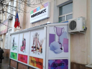 Аппликация витрин пленкой